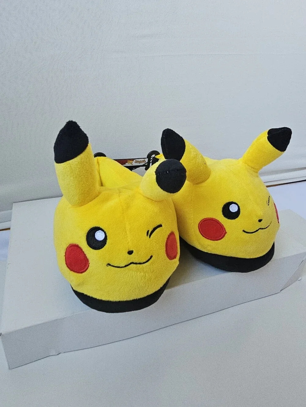 Pokémon Ground Up Pikachu 3D Plush Slippers Size 11-12 NWT
